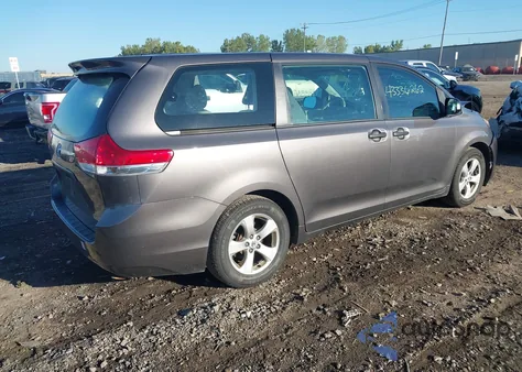 2013 Toyota Sienna L V6 7 Passenger z USA, uszkodzony, nr VIN 5TDZK3DC5DS314673